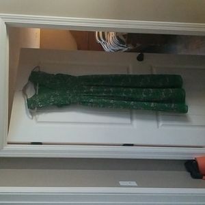 Max studio  new dress never worn beautiful summer green color with yellow flower